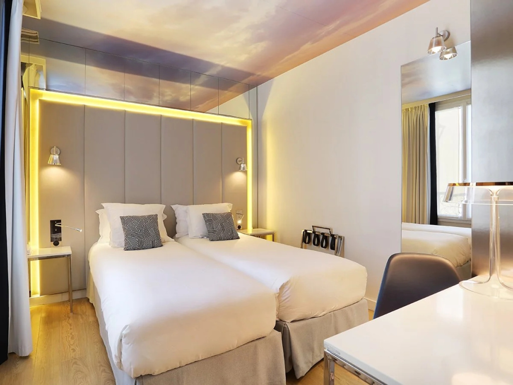 Club Double room (twin beds)