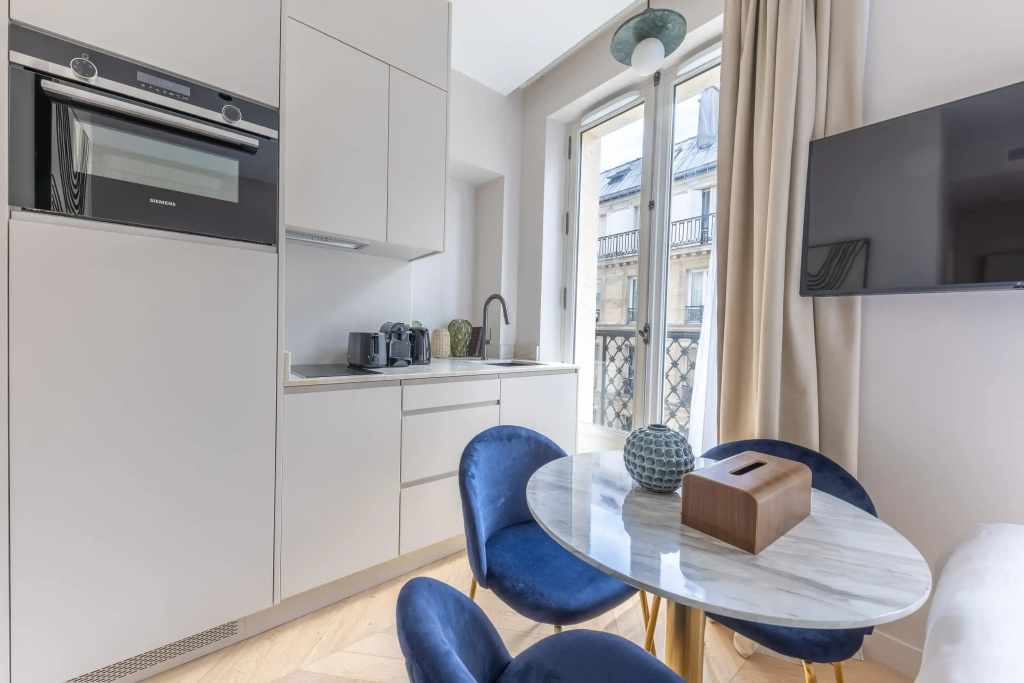 Double Studio (full double bed)