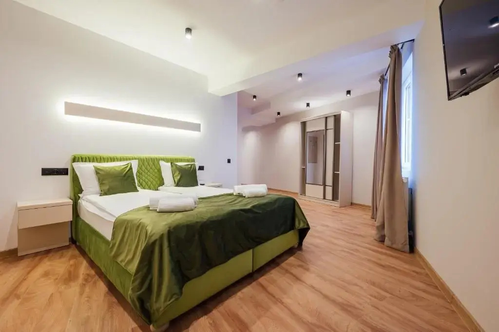 Double Family Suite with balcony (full double bed)