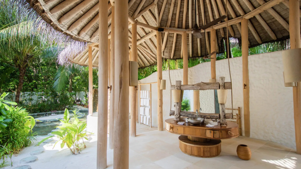 Люкс with Pool Crusoe с 2 комнатами в Soneva Fushi