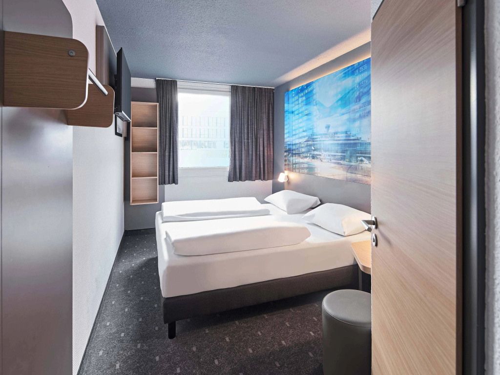 Double room (full double bed)
