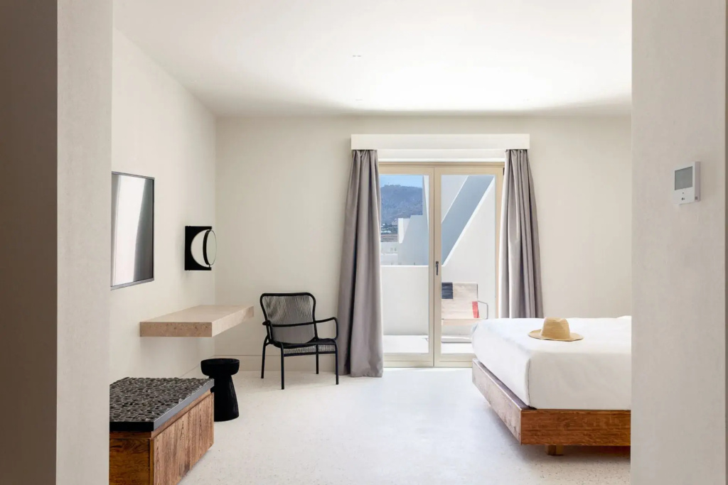 Double Junior Suite (full double bed)