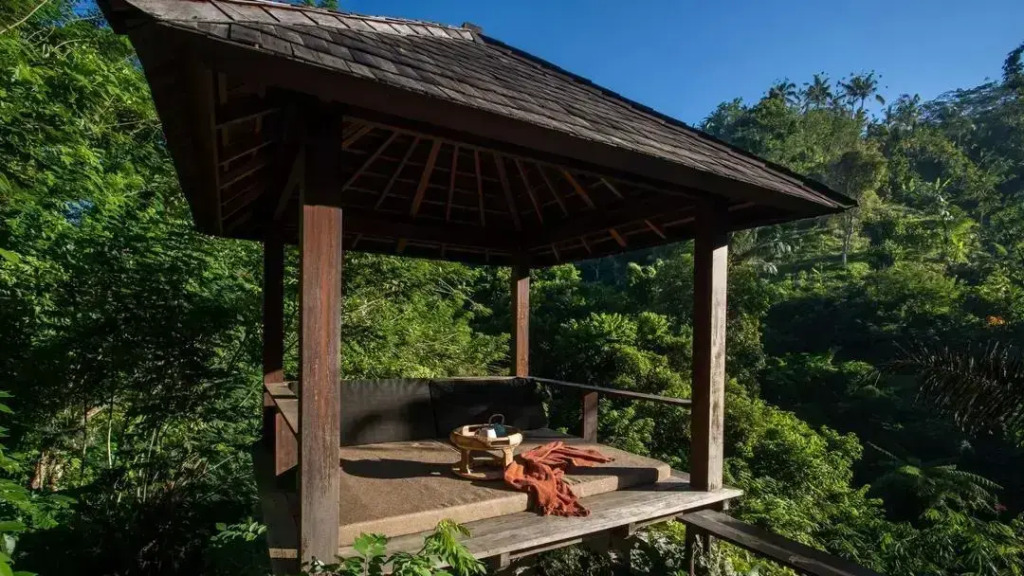 Buahan, A Banyan Tree Escape