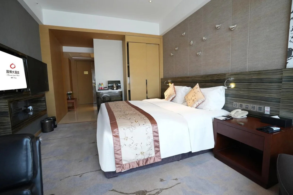Executive Double room (full double bed)