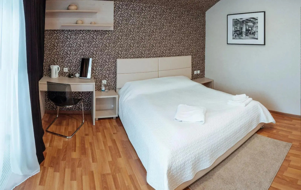 Double Suite (full double bed)