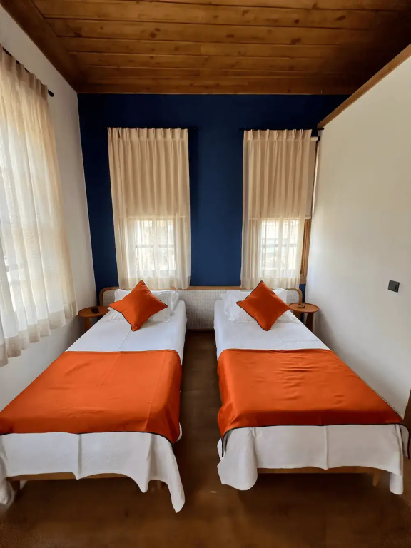 Deluxe Double room (full double bed)