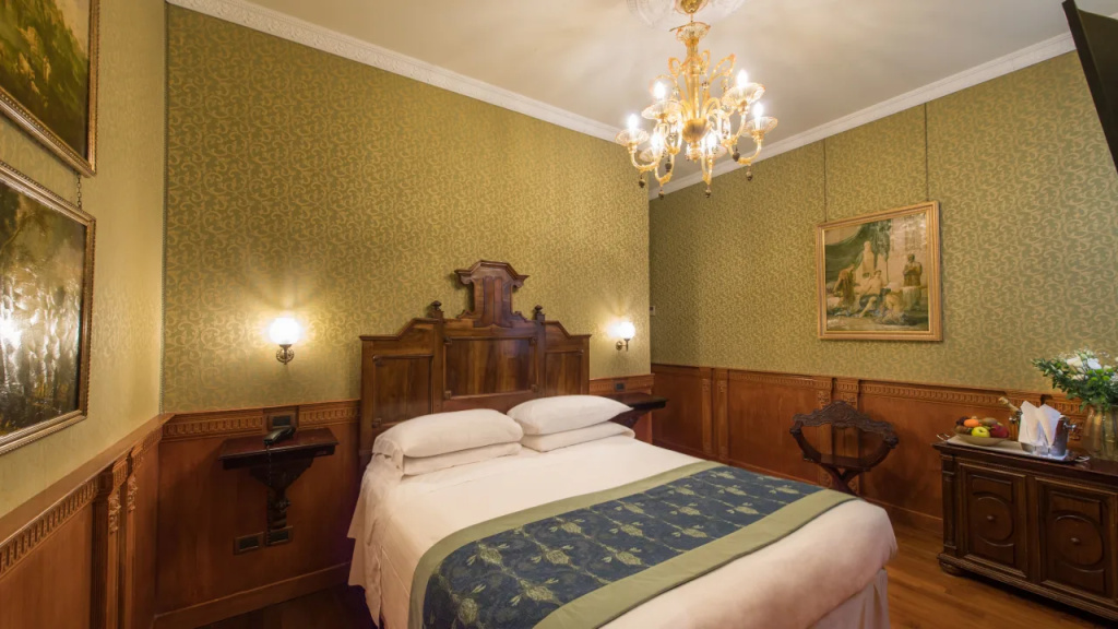 Classic Double room (full double bed)