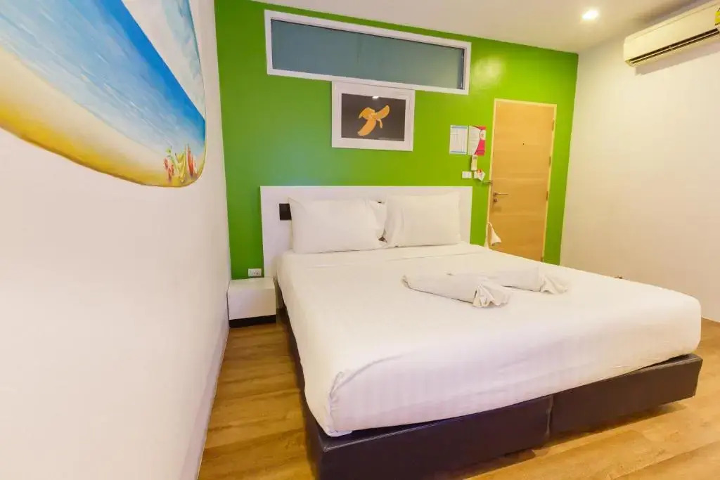 Двухместный номер Стандарт без окна двуспальная кровать в The Frutta Boutique Patong Beach