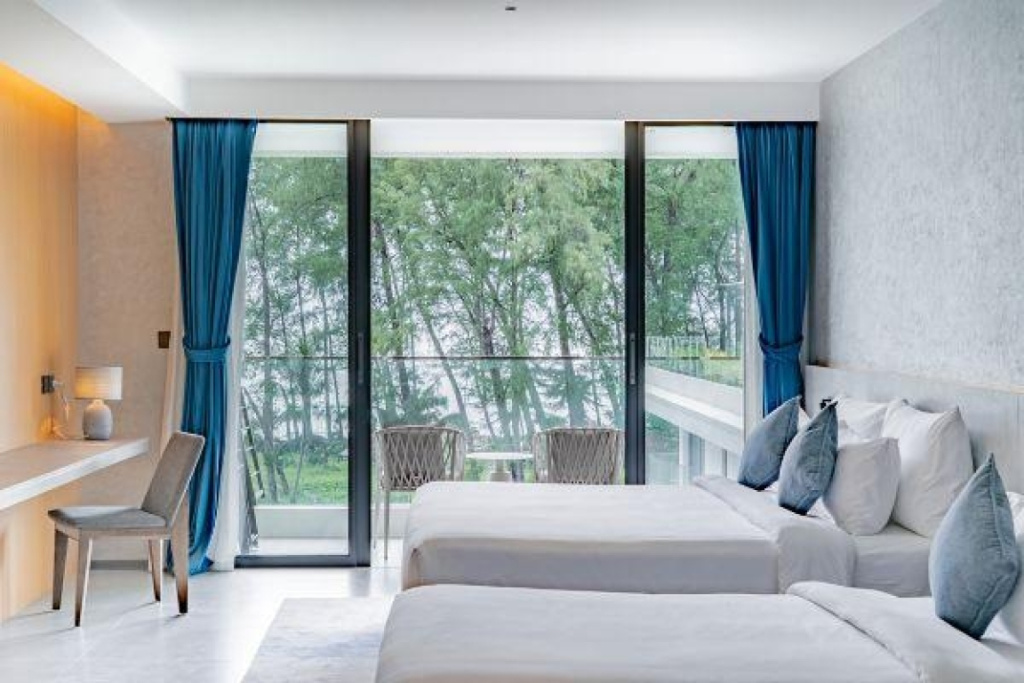 Premier Plus Double room with balcony and with sea view (full double bed)