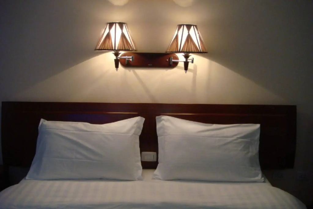 Double room (full double bed)