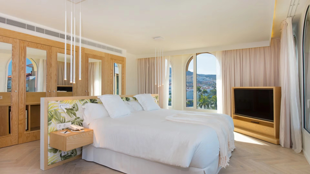 Presidential Double Suite with sea view (full double bed)