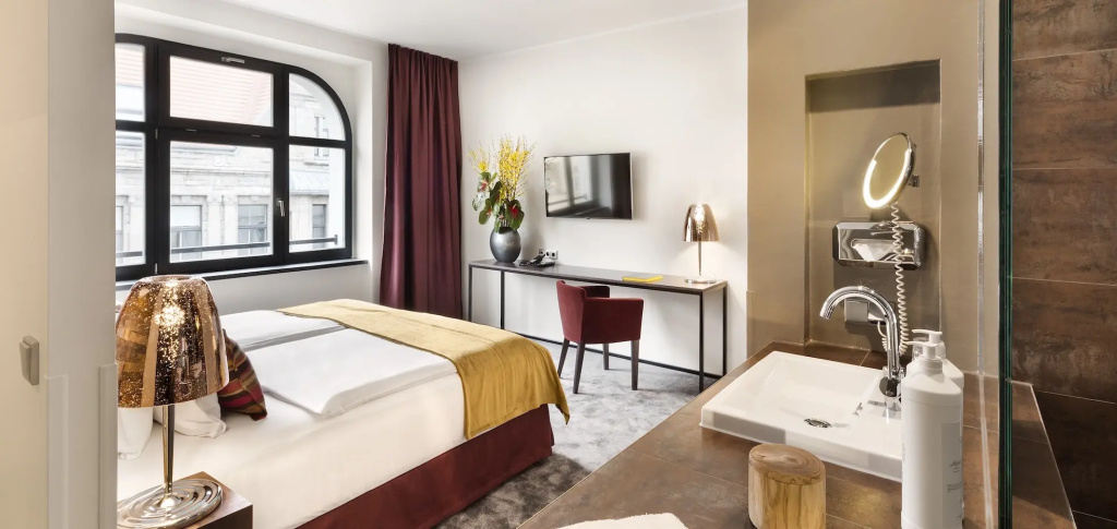 Premier Double Suite (full double bed)