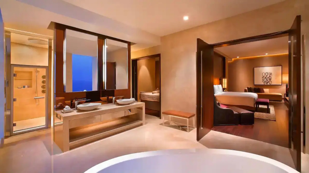 Chairman Double Suite (full double bed)