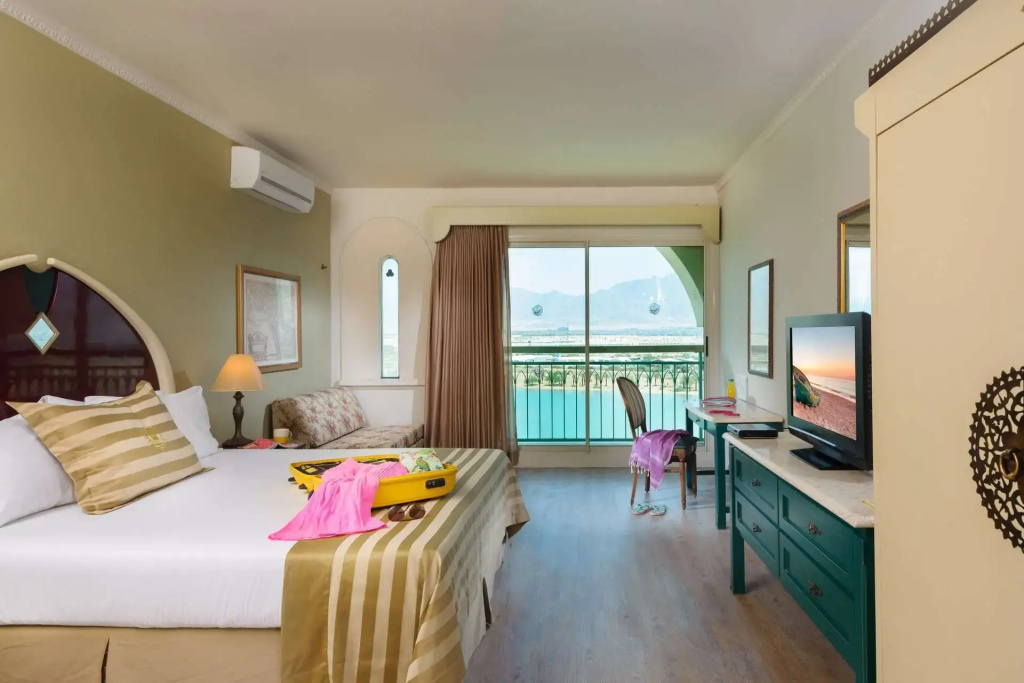 Deluxe Grand Double room (full double bed)