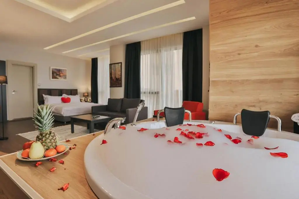 Akyazi with Jacuzzi Double Suite with sea view (full double bed)