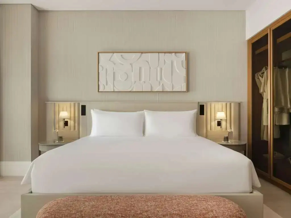 Waking Eclipse Double Suite with sea view (full double bed)