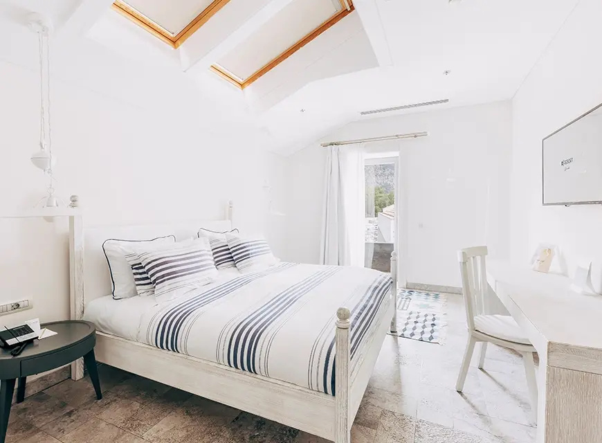 Double Attic Suite (full double bed)