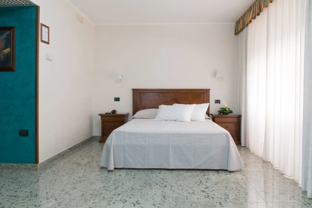 Superior Double room (full double bed)