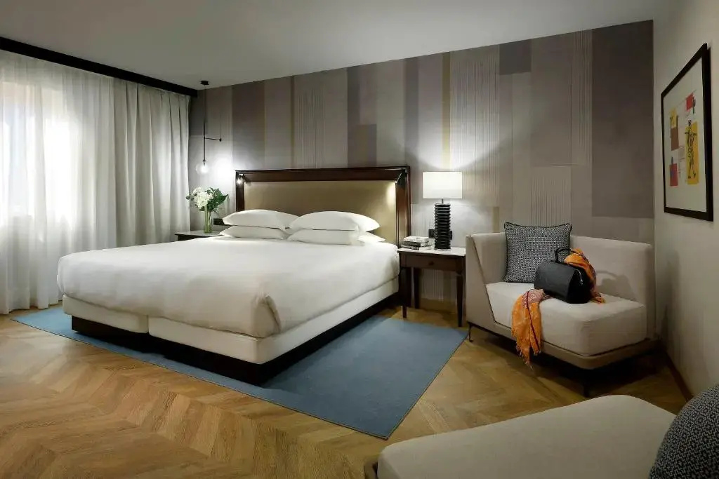 Deluxe Double room (full double bed)