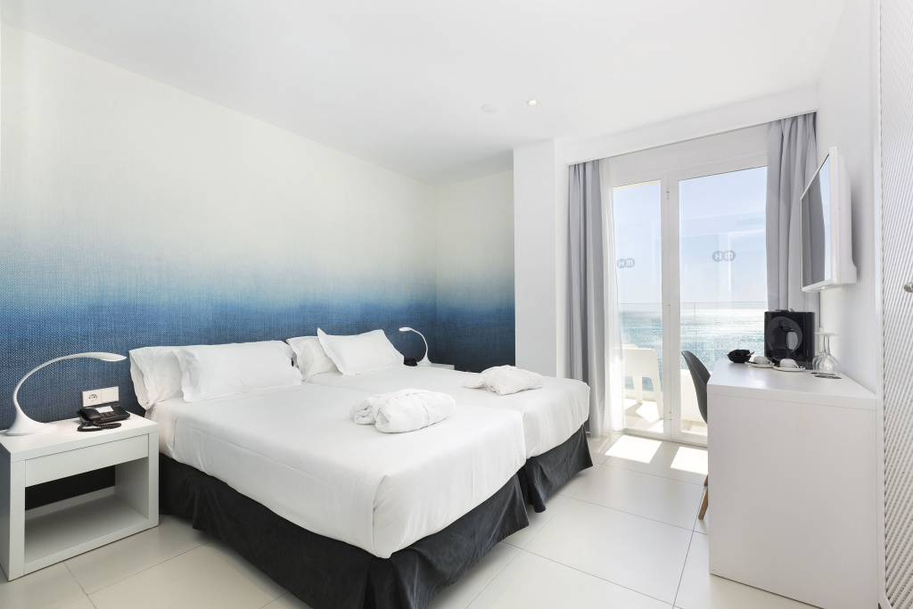 Premium Double room seafront (twin beds)