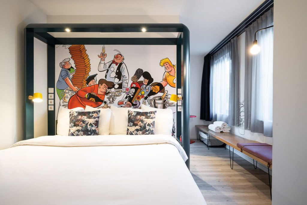 Small Double room (full double bed)