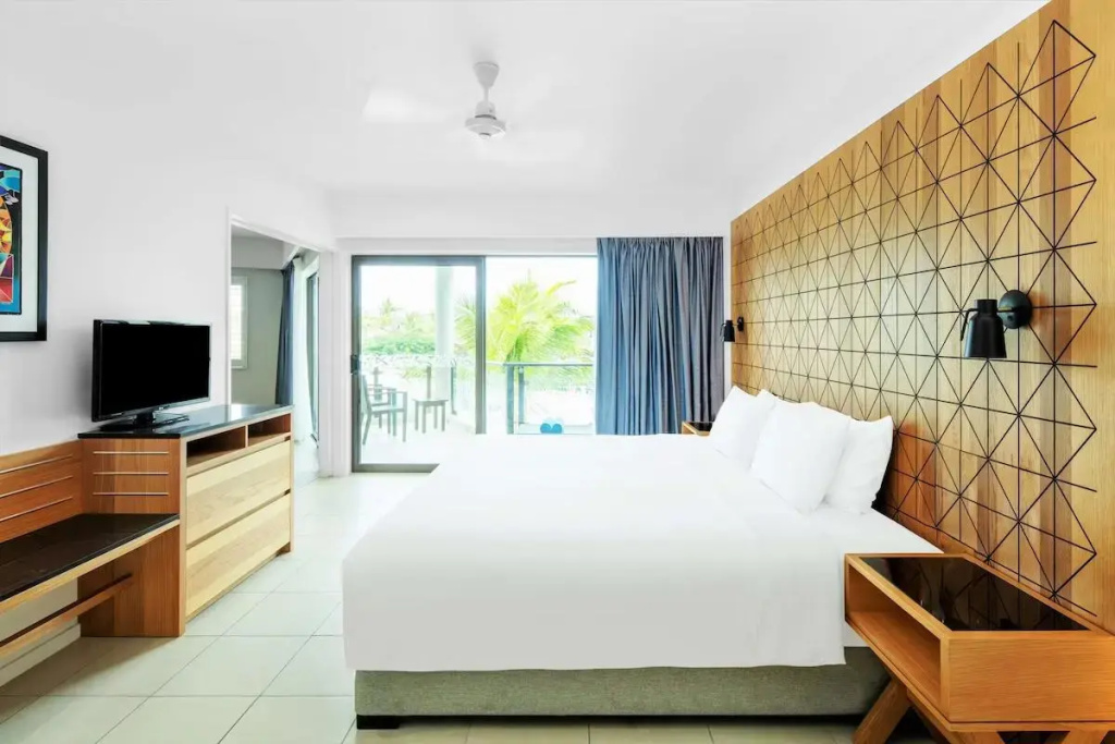 1 Bedroom Double Suite with bay view