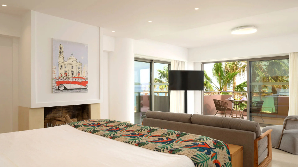Emerald Double Suite with sea view (full double bed)
