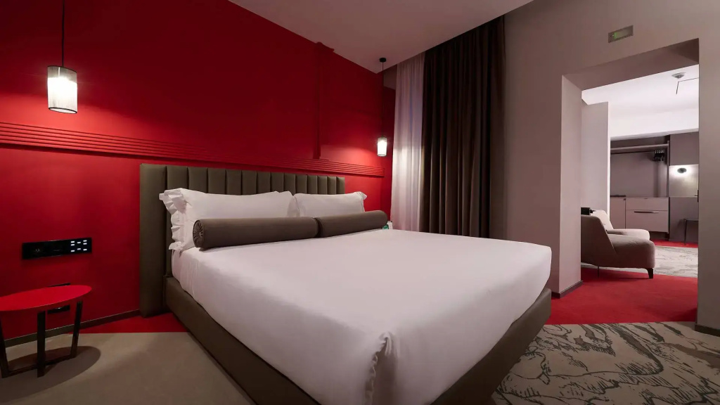 Creation Gallery Double Suite (full double bed)