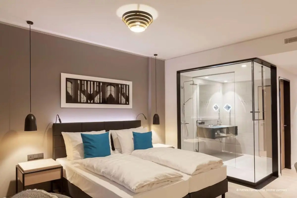 Premium Double room (full double bed)