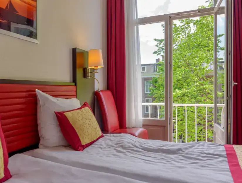 Double room with balcony (twin beds)