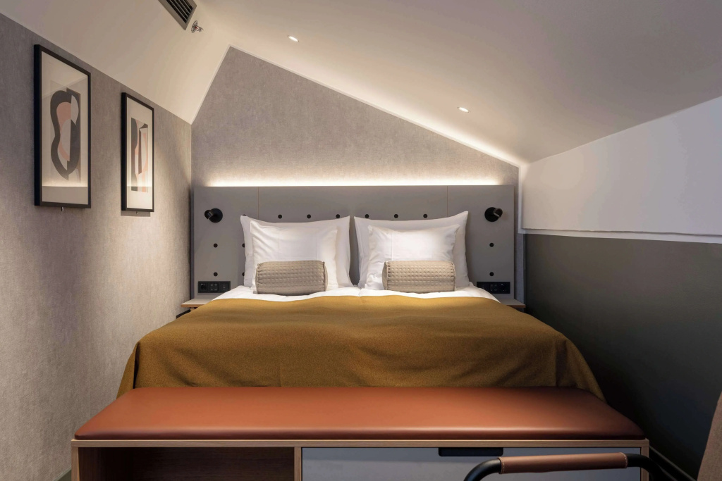 Double Cabin (no window) (full double bed)