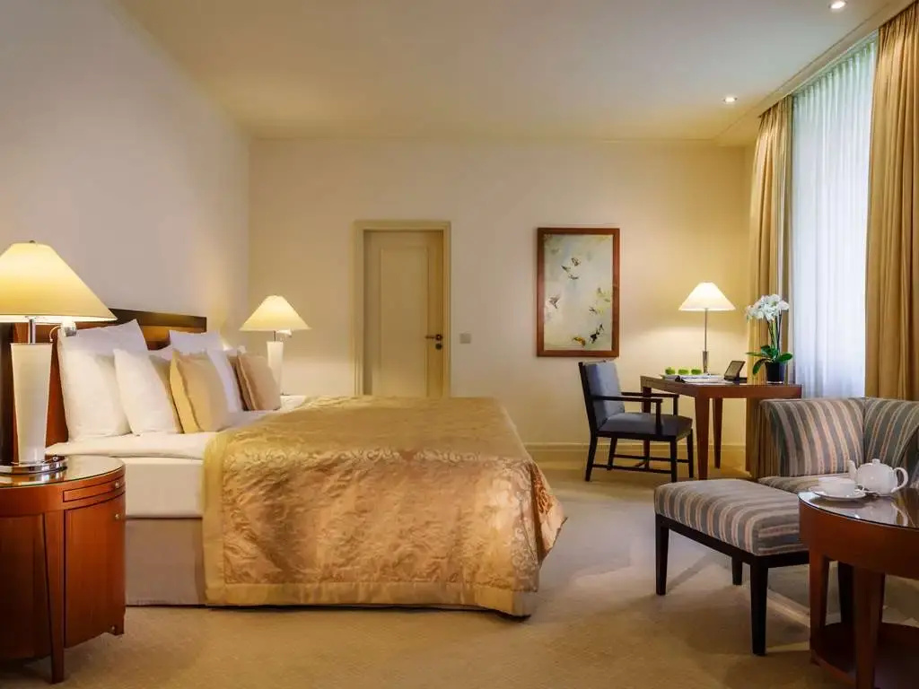 Double Junior Suite (full double bed)