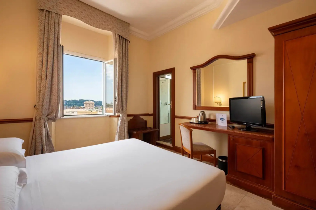 Double room (full double bed)