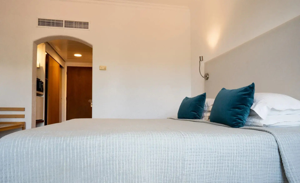 Coral Beach Hotel and Resort - Chambres