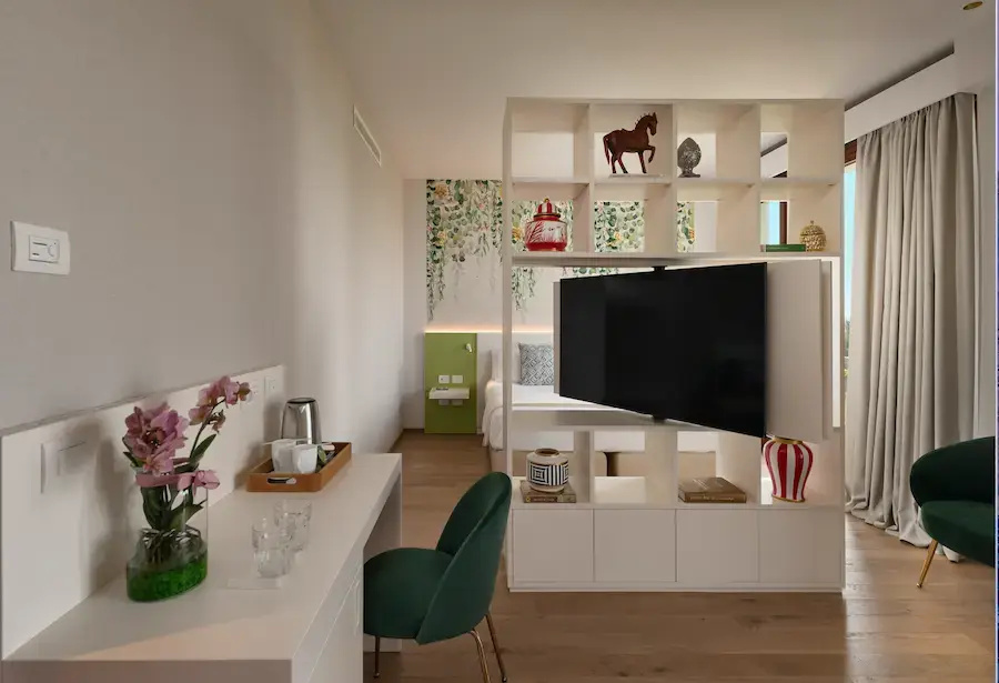 Double Junior Suite with lake view (twin beds)