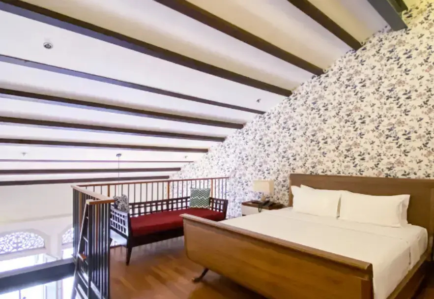 Sultan Double Loft (full double bed)