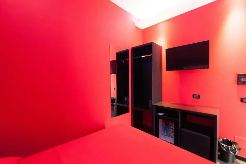 Small Double room (full double bed)