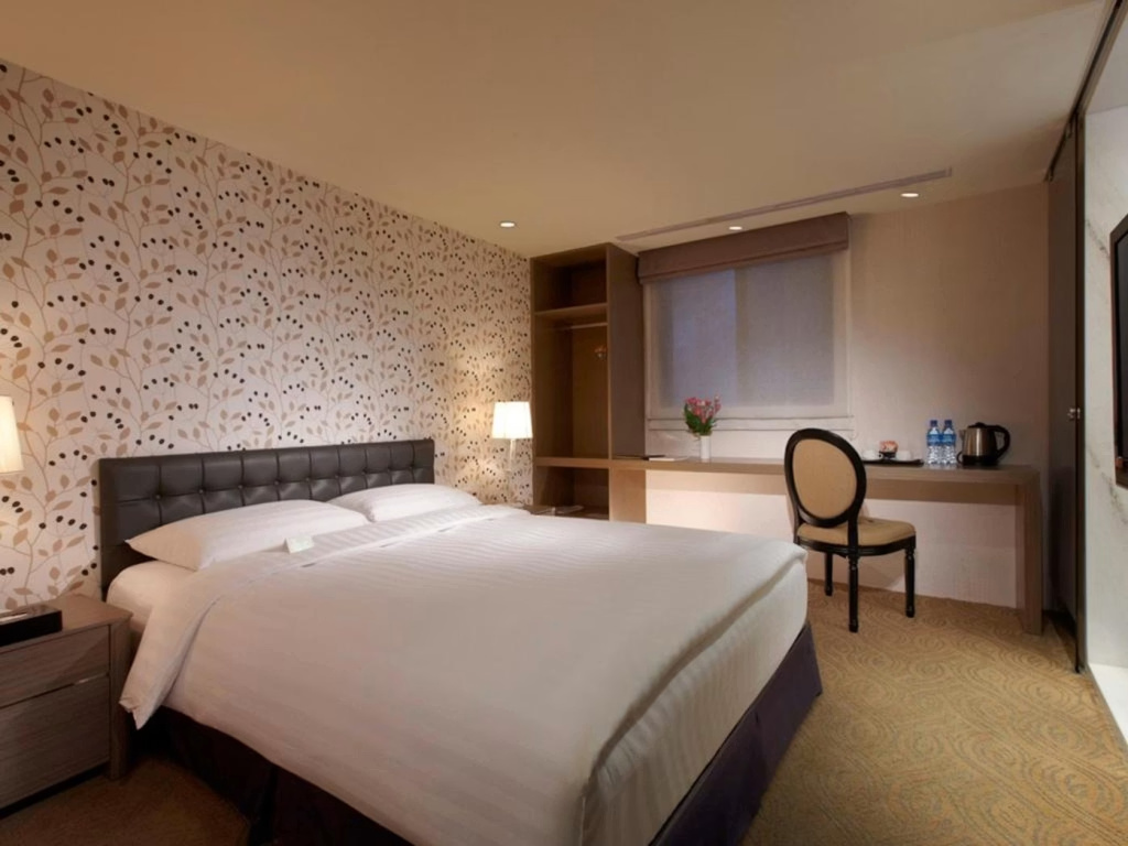 Premier Double room (full double bed)