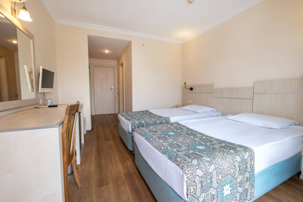 Standard Double room with land view (full double bed)