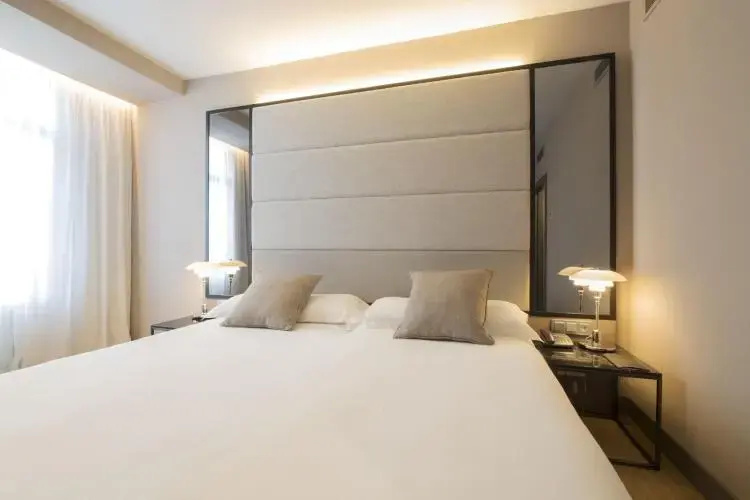 Connecting room
