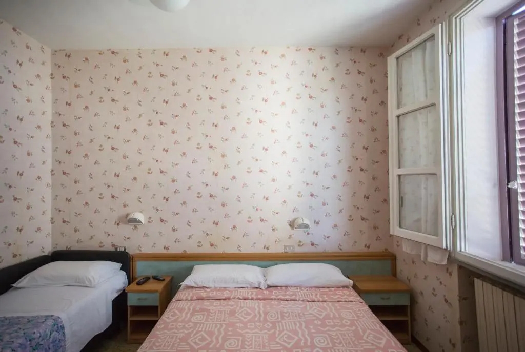 Standard Triple room with sea view