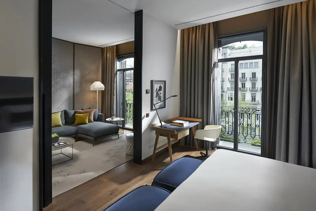 Boulevard Double Suite (full double bed)