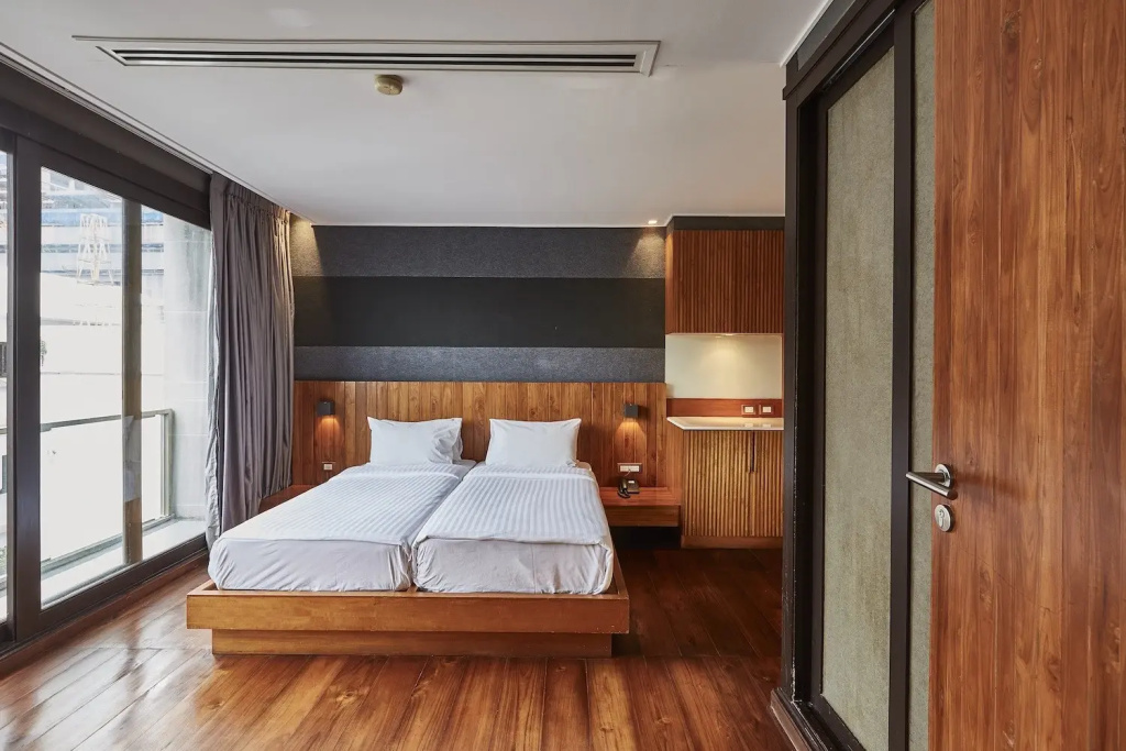 2 Bedrooms L Suite