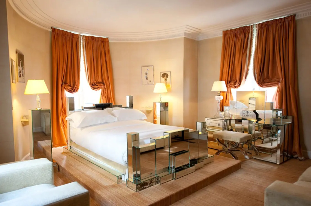 L'Hotel 49