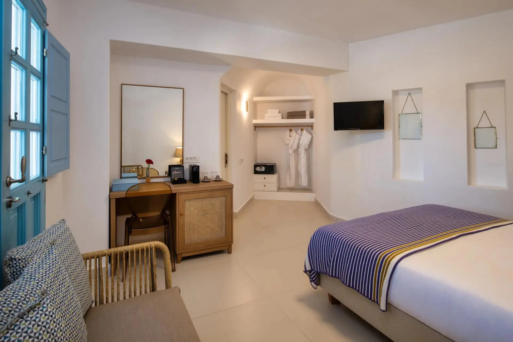 Superior Jacuzzi Double room with garden view (full double bed)