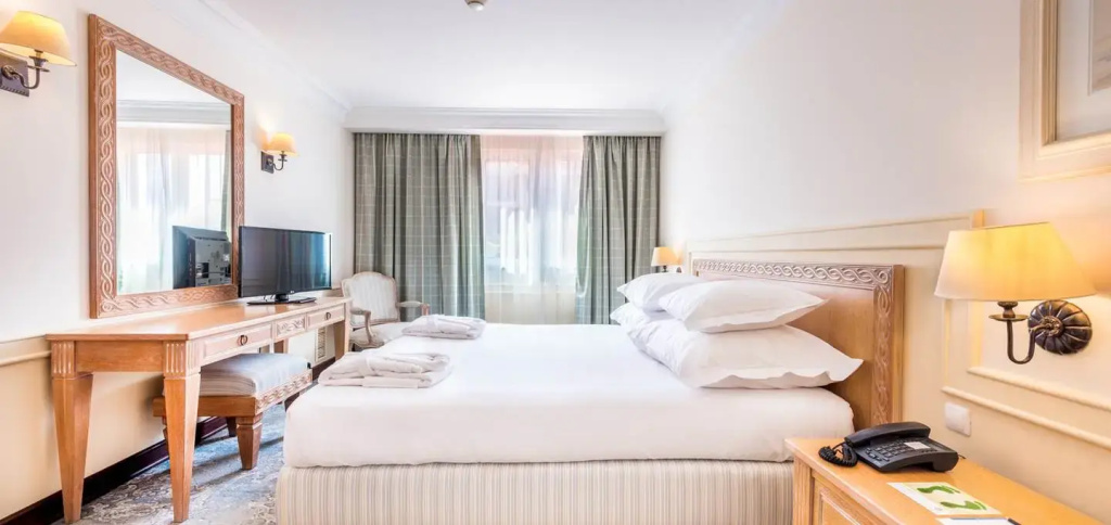 Suite with balcony
