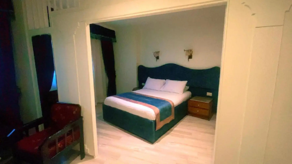 Double Suite (full double bed)