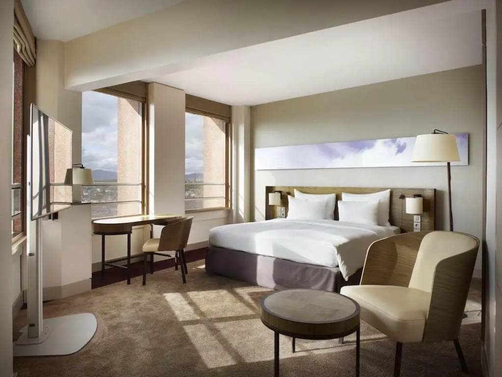 Double Junior Suite with panoramic view (full double bed)