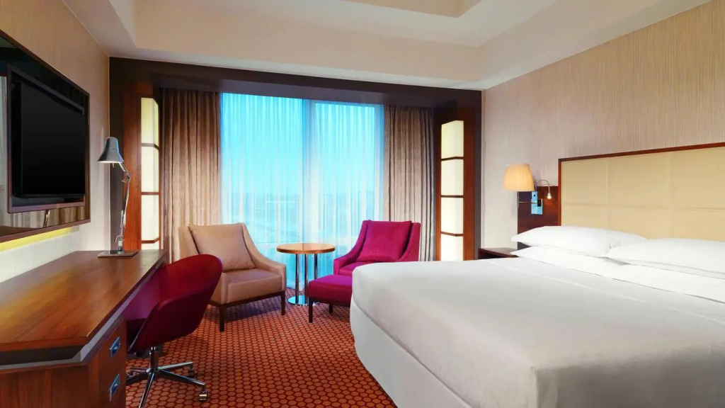 Classic Double room with city view (full double bed)