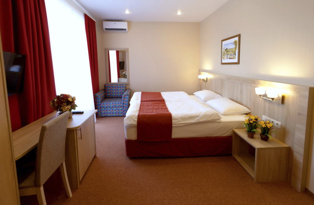 Comfort Jacuzzi Double room (full double bed)
